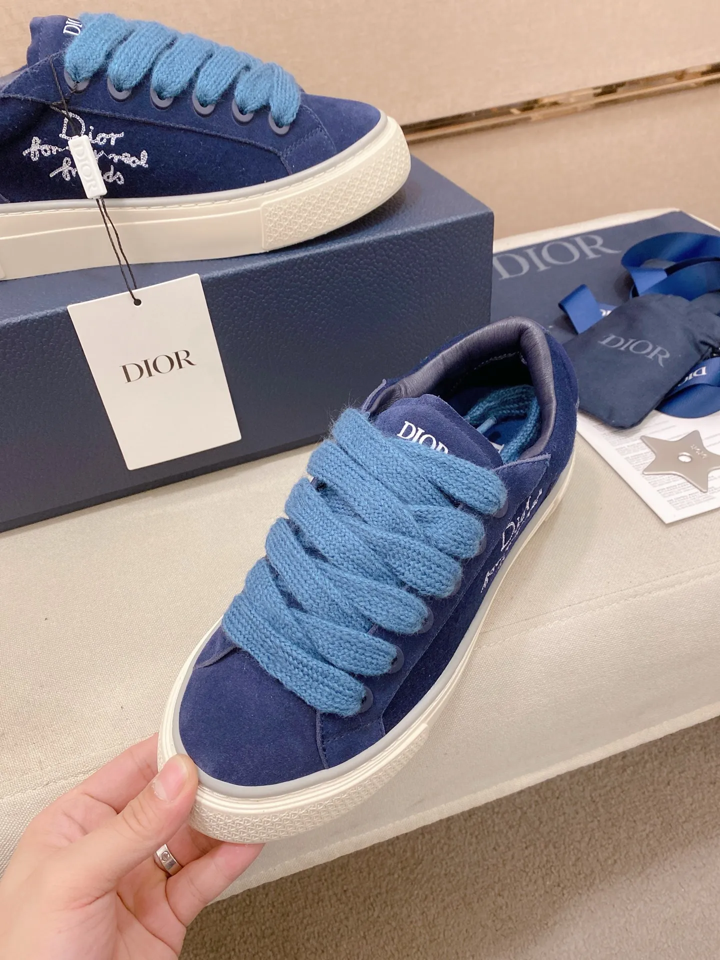 Factory price: 300 Men's shoes 💰[Dior·Dior] Top 🔍Couple style 💏🔍New casual sports style couple shoes, new four-season design, perfect workmanship, lace-up lazy style to create cabinet quality, upper: imported first-layer cowhide, sheepskin lining is soft and comfortable, ultra-light TPU wear-resistant outsole, simple, versatile fashion men's shoes, excellent color code number 35--44